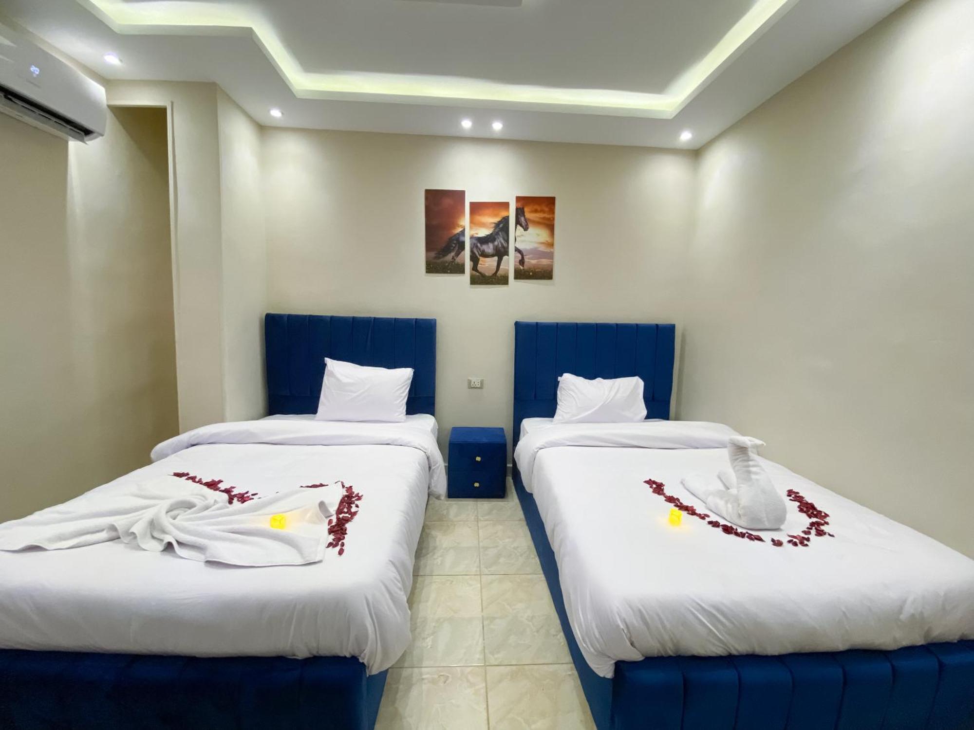 Young Pharaoh View Inn カイロ エクステリア 写真