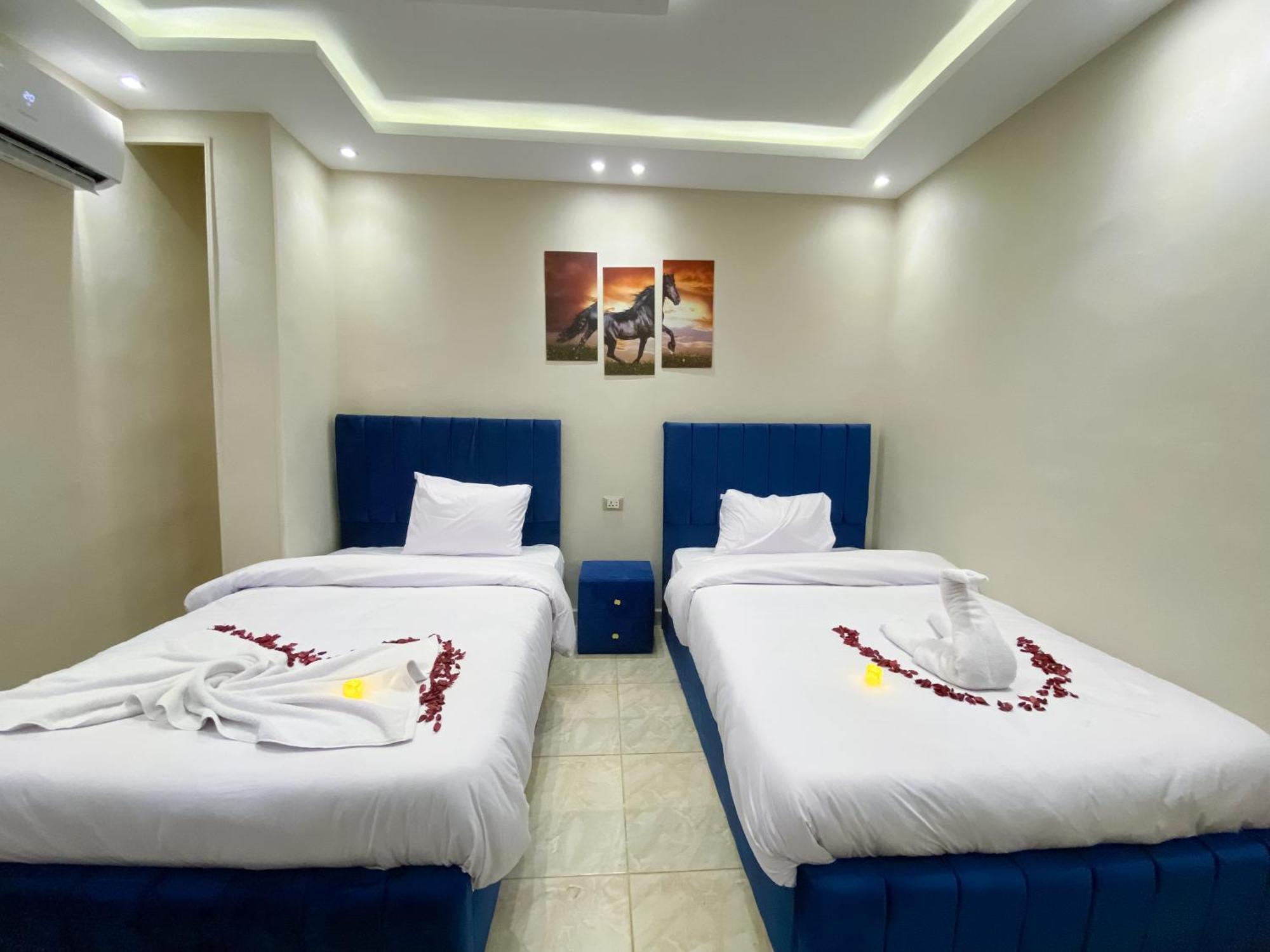 Young Pharaoh View Inn カイロ エクステリア 写真